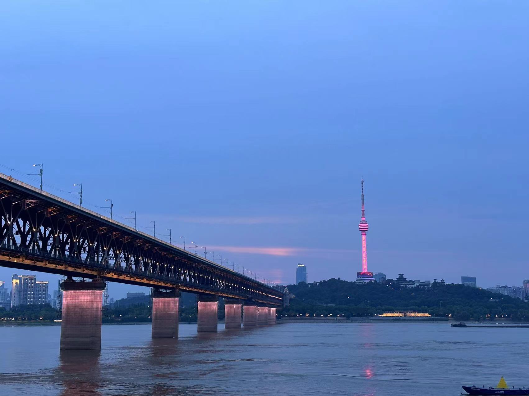 react hook实现点击a显示b，点击别的地方，隐藏b